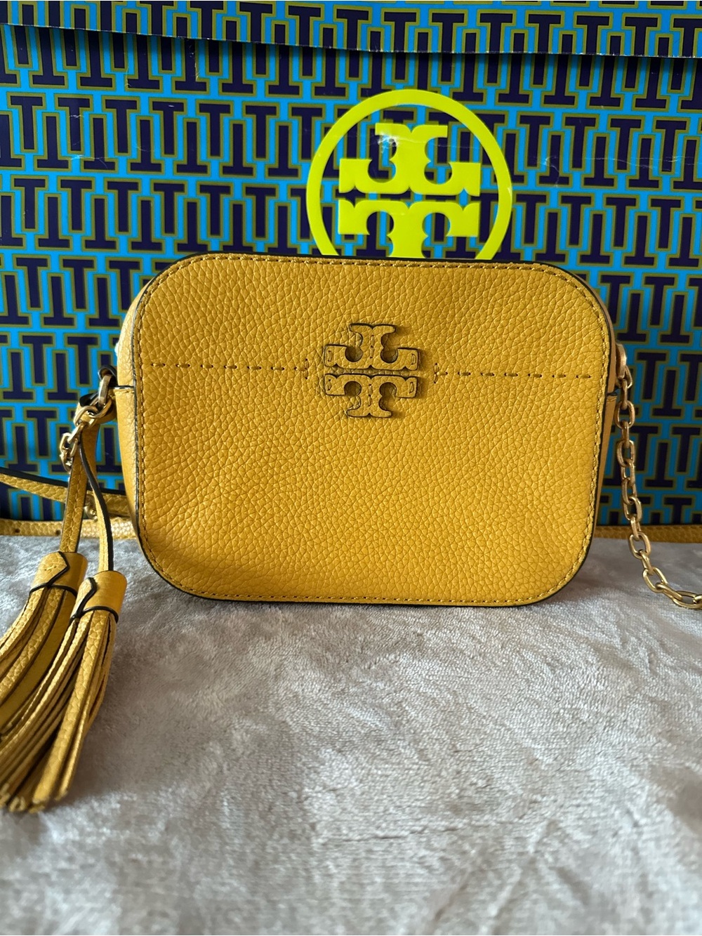 Tory Burch Bright Yellow Pebbled Leather Camera Crossbody - Picture 2 of 8